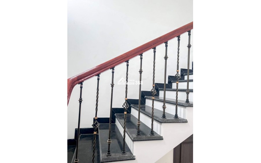 Mình cho thuê nhà đẹp, căn góc, Nguyễn Thị Định, 92m2x 4T vỉa hè 30 Tr